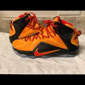 Nike Lebron 12 sz 9.5